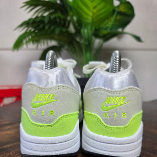 Nike Air Max 1 Volt Suede maat 38
