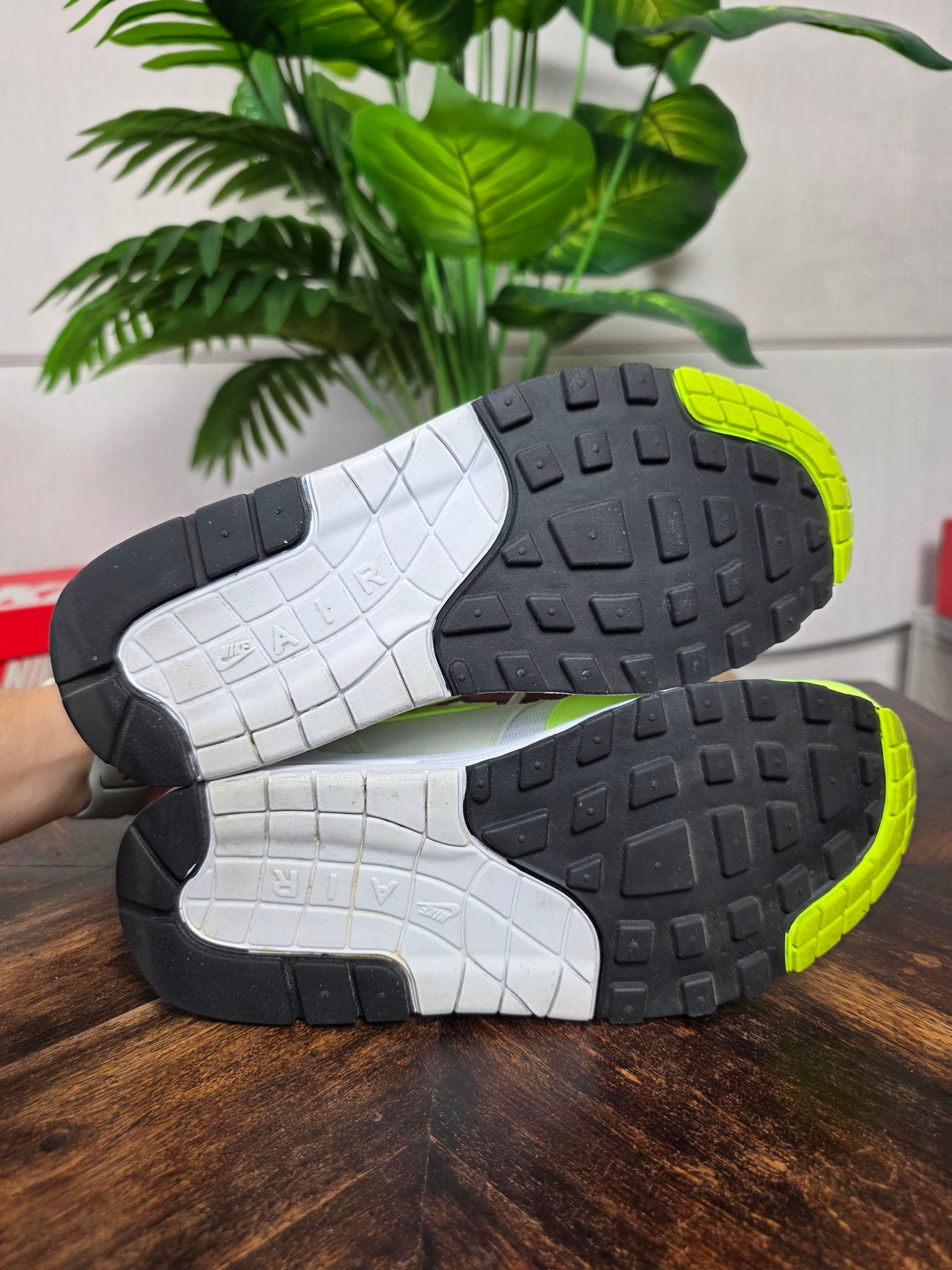 Nike Air Max 1 Volt Suede maat 38