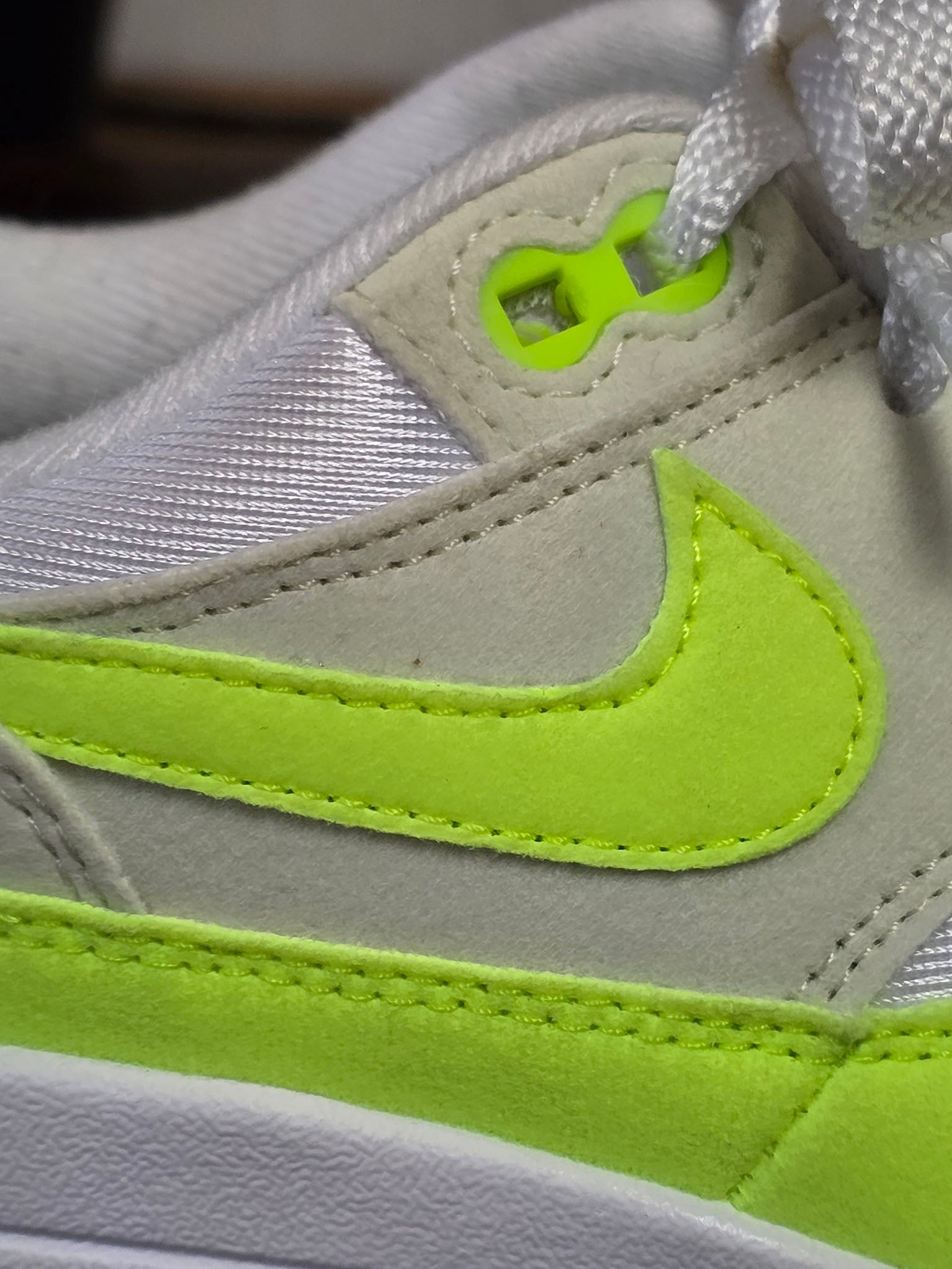 Nike Air Max 1 Volt Suede maat 38