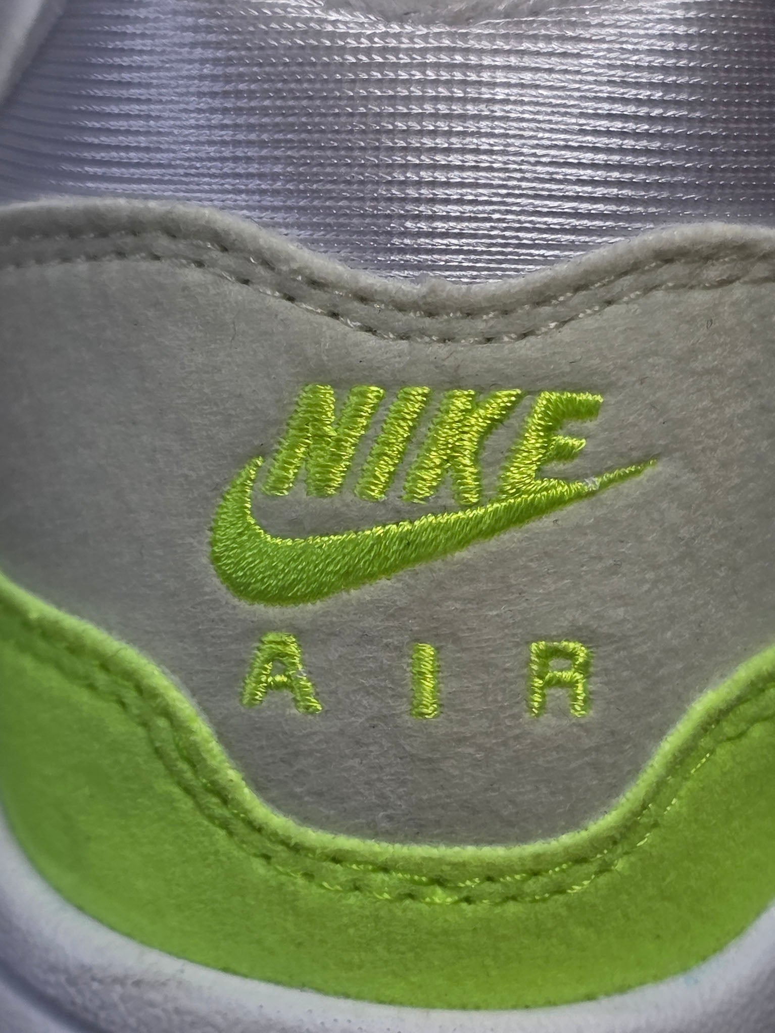 Nike Air Max 1 Volt Suede maat 38