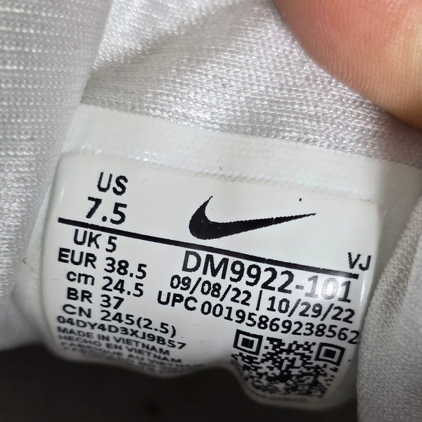 Nike Air Max 90 Futura Triple White maat 38,5