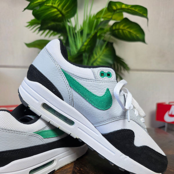Nike Air Max 1 Green Chili maat 40