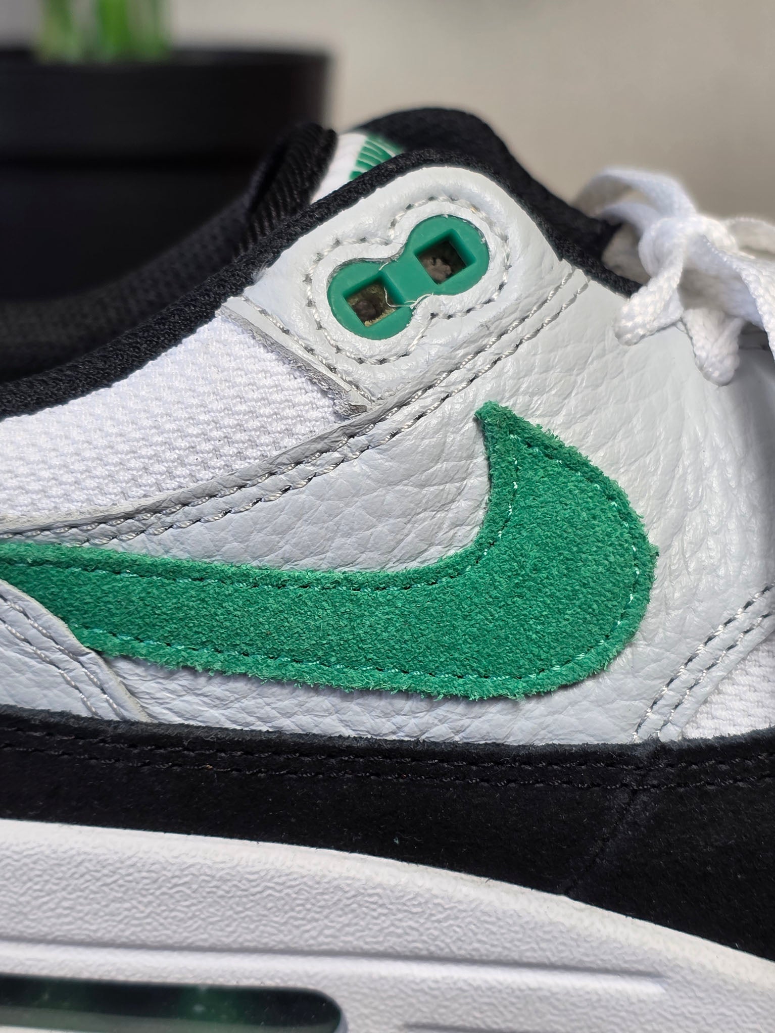 Nike Air Max 1 Green Chili maat 40
