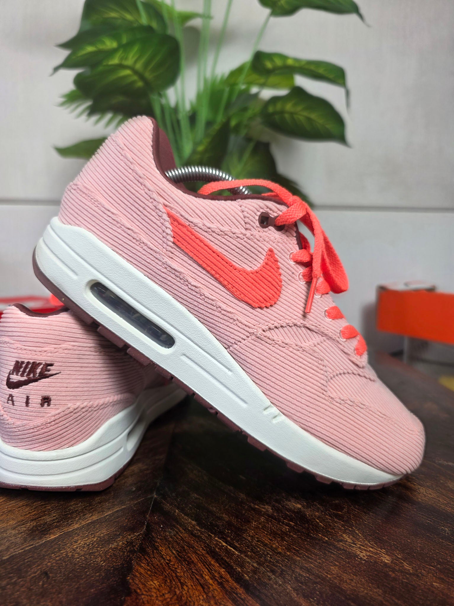 Nike Air Max 1 PRM Corduroy Stardust maat 42,5