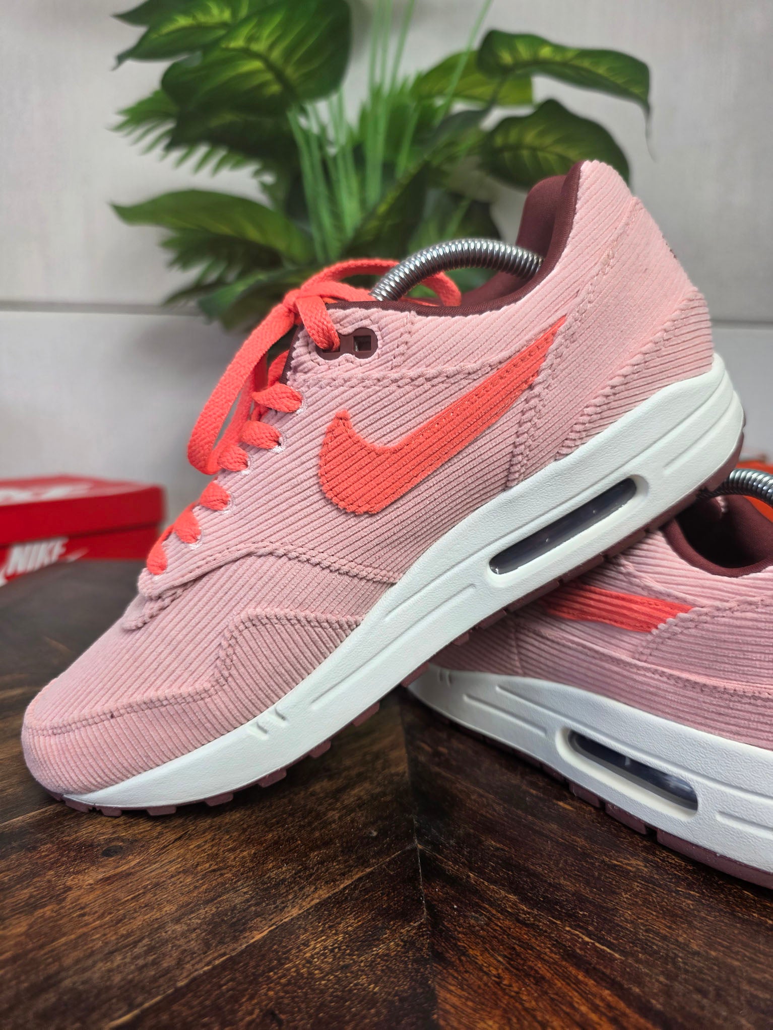 Nike Air Max 1 PRM Corduroy Stardust maat 42,5
