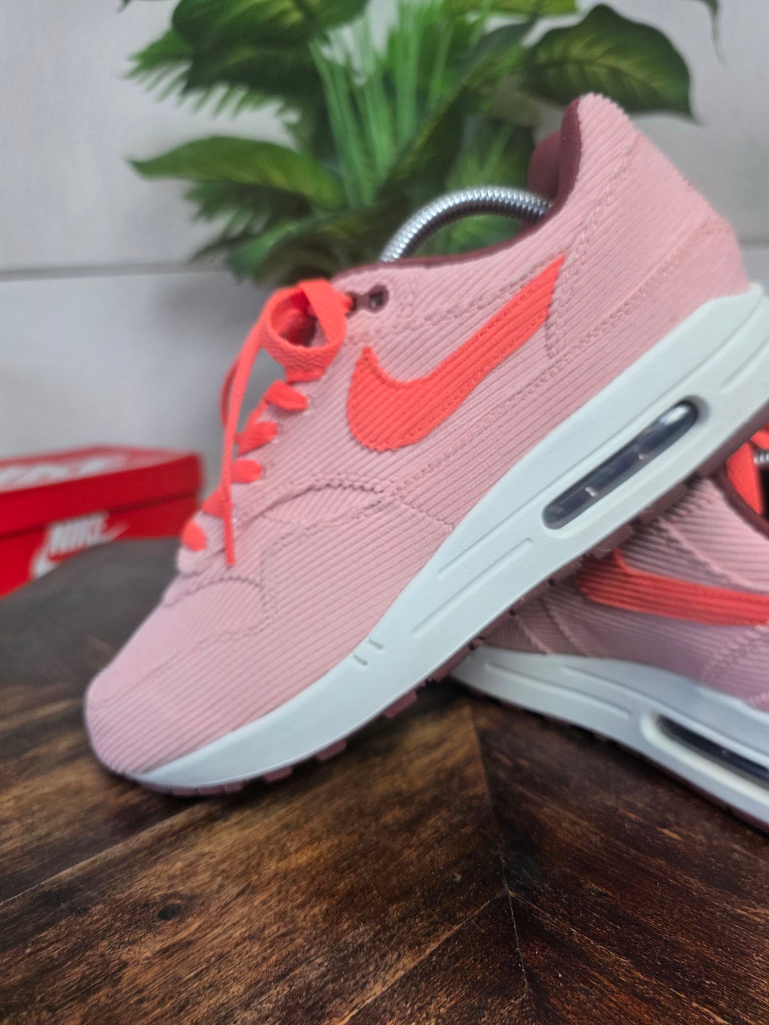 Nike Air Max 1 PRM Corduroy Stardust maat 42,5