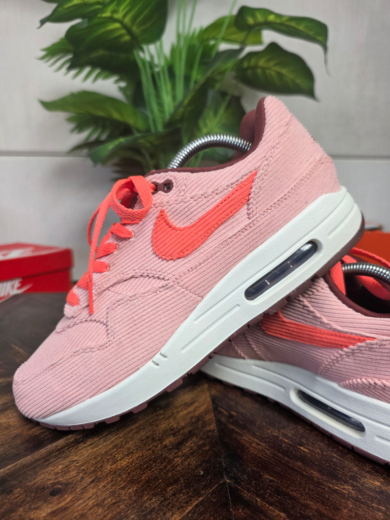 Nike Air Max 1 PRM Corduroy Stardust maat 42,5