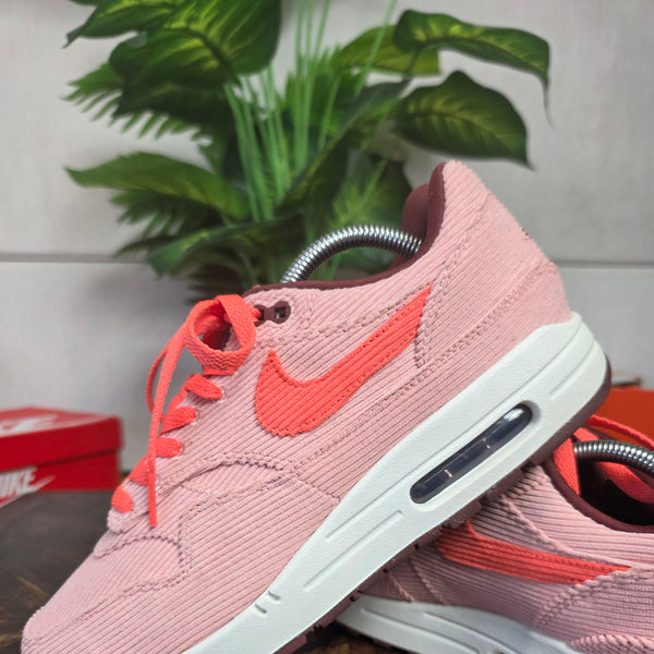 Nike Air Max 1 PRM Corduroy Stardust maat 42,5