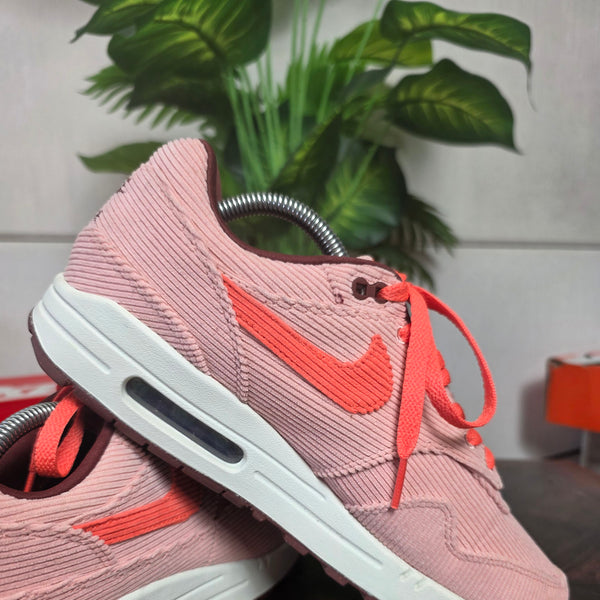 Nike Air Max 1 PRM Corduroy Stardust maat 42,5