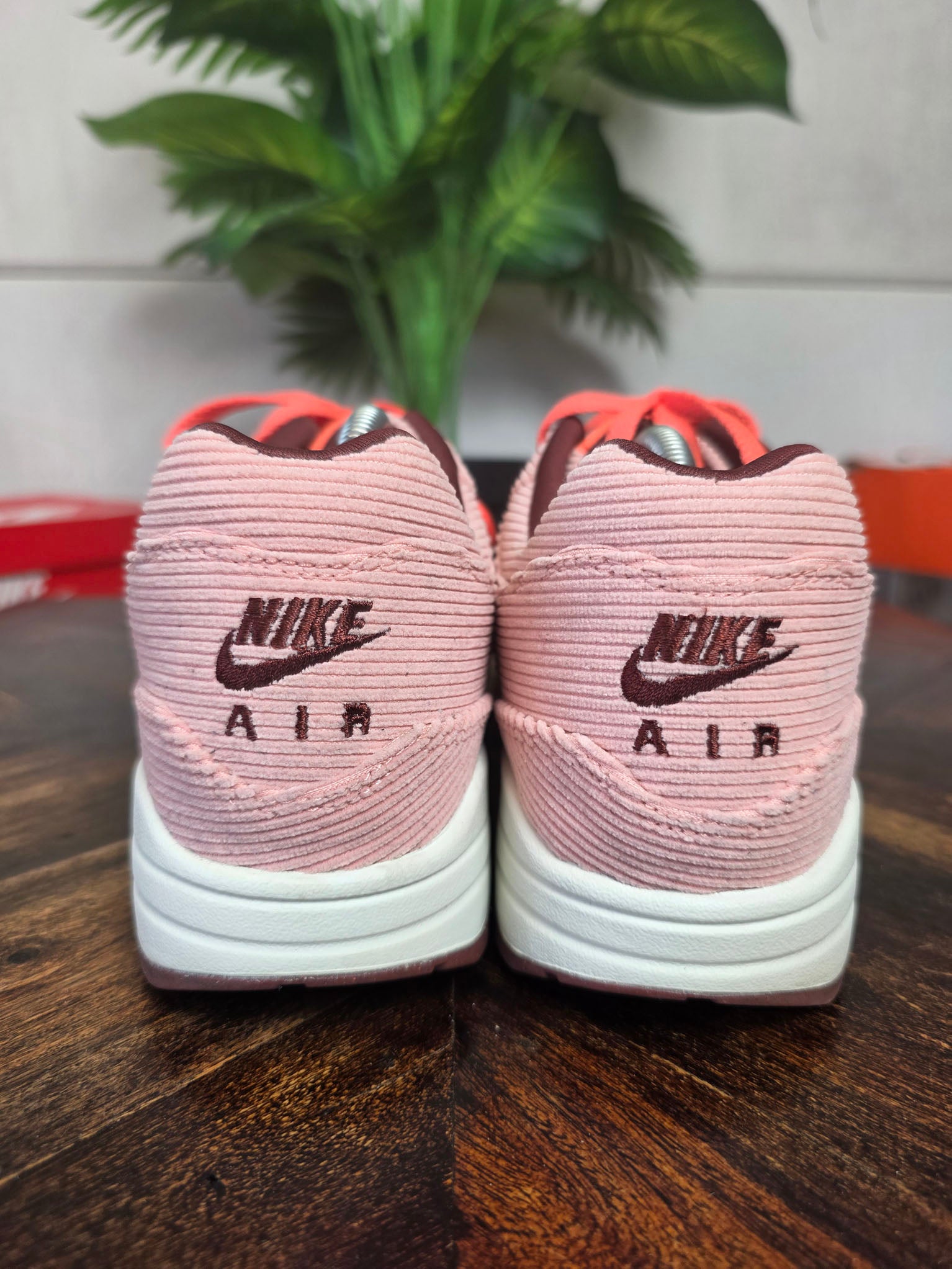 Nike Air Max 1 PRM Corduroy Stardust maat 42,5