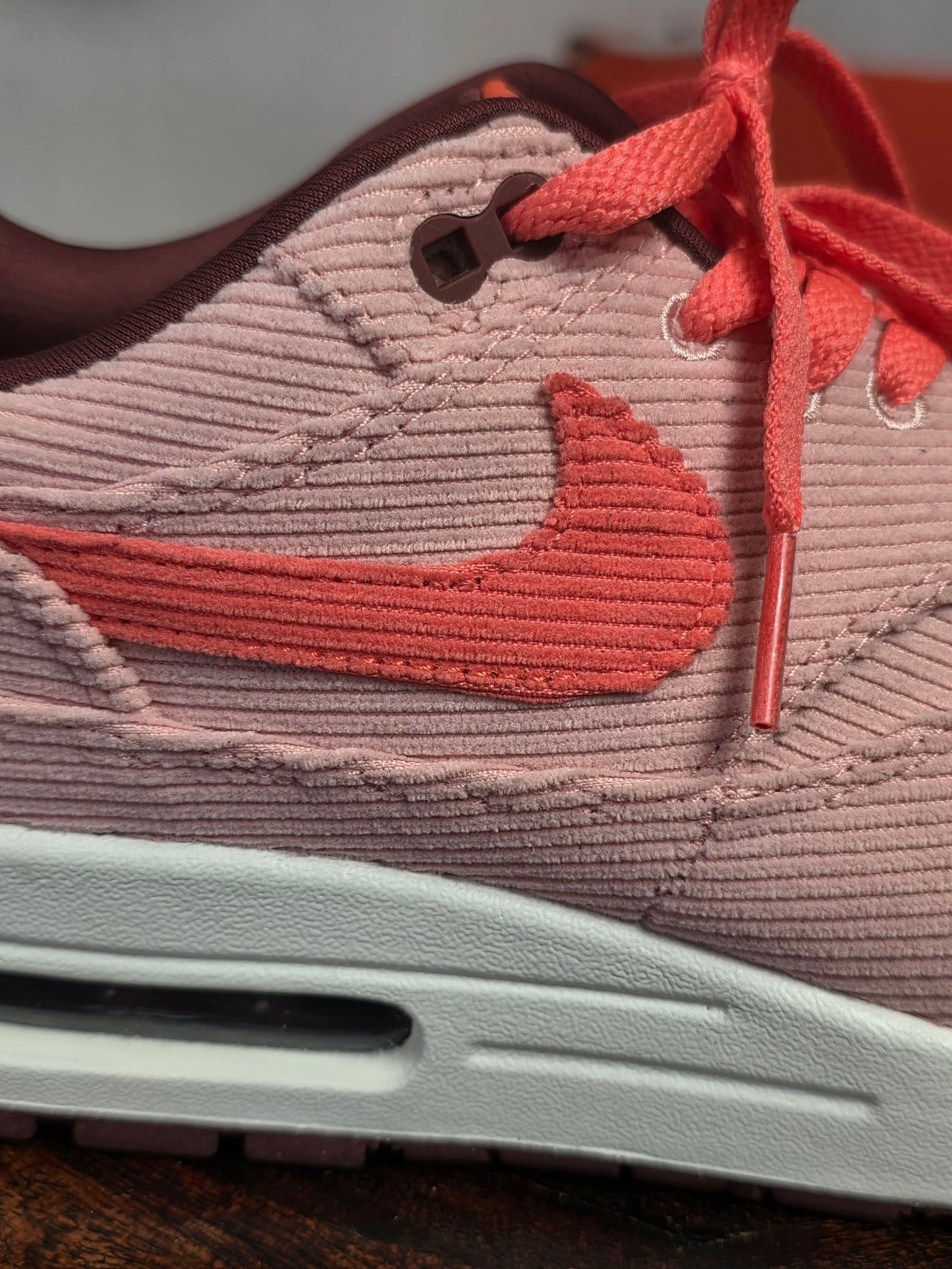 Nike Air Max 1 PRM Corduroy Stardust maat 42,5