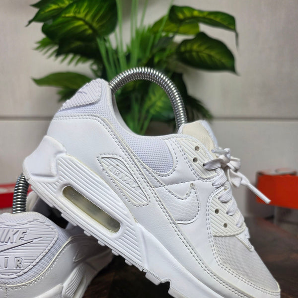 Nike Air Max 90 Triple White maat 37,5