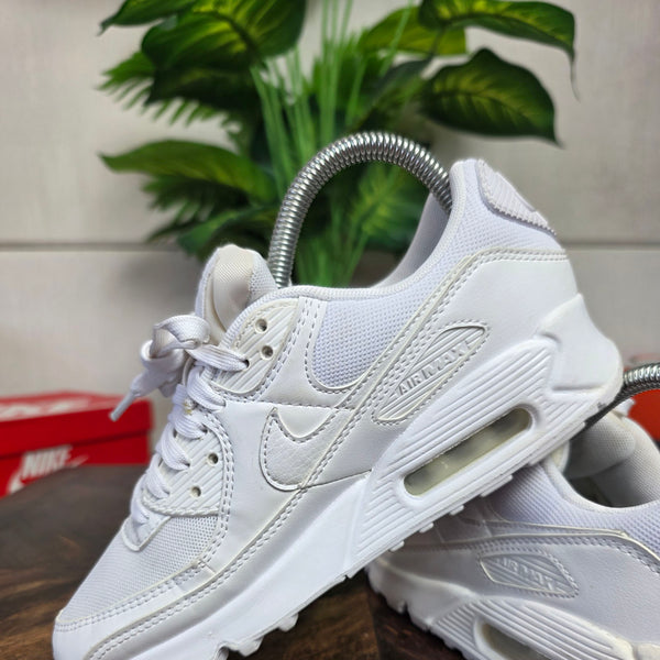 Nike Air Max 90 Triple White maat 37,5