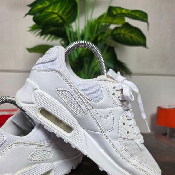 Nike Air Max 90 Triple White maat 37,5