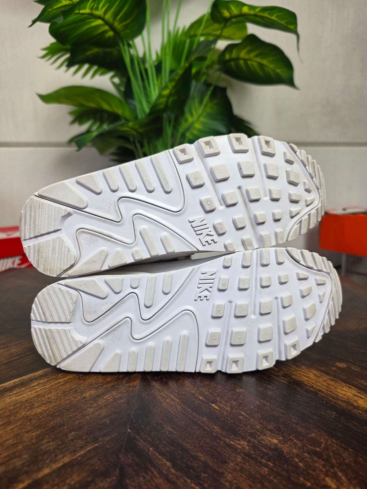 Nike Air Max 90 Triple White maat 37,5