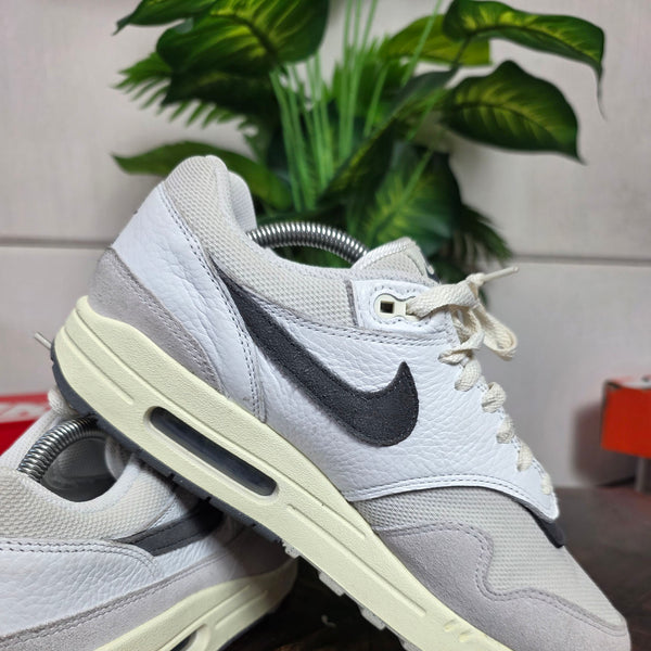 Nike Air Max 1 Greyscale maat 43