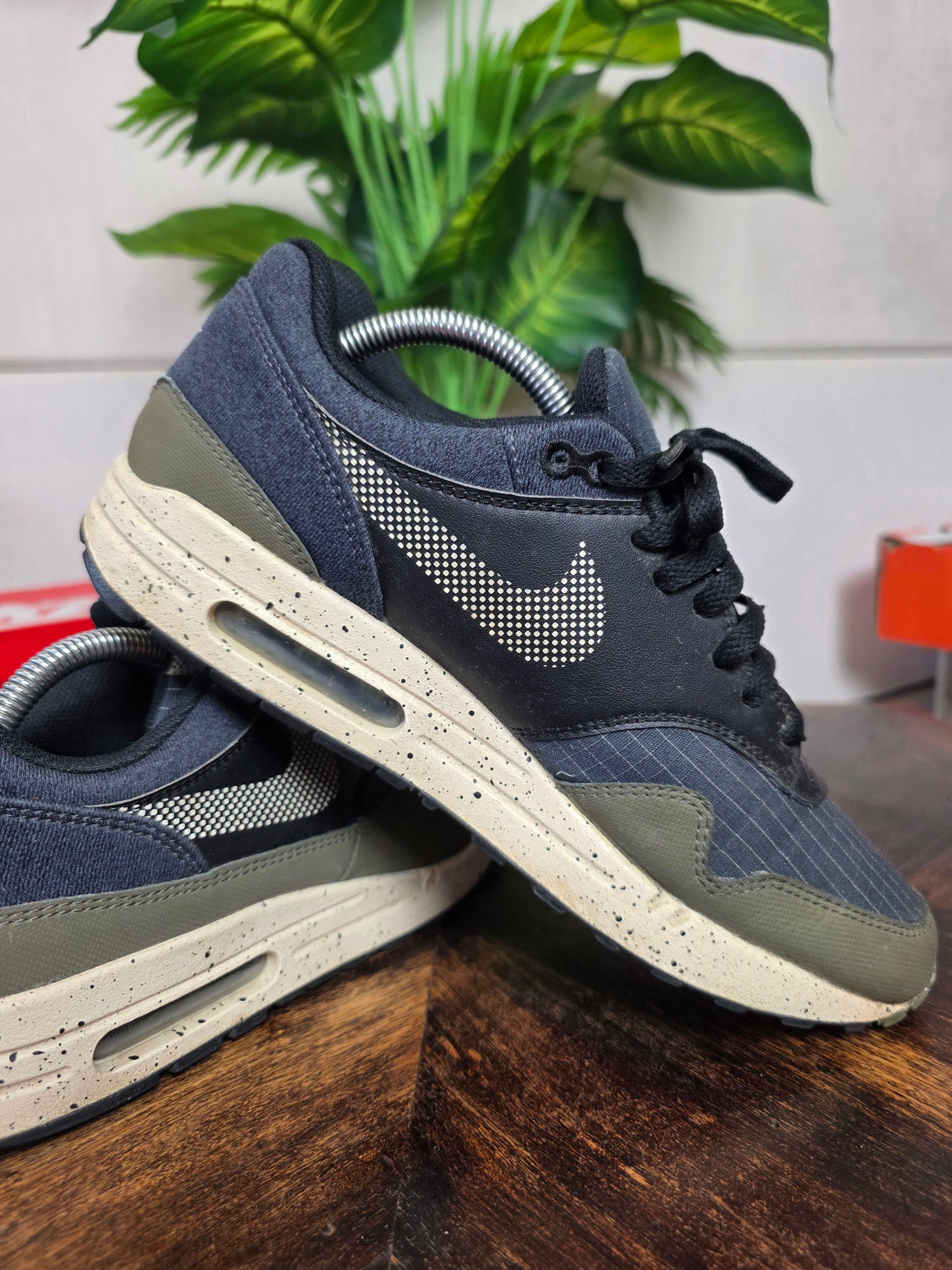 Nike Air Max 1 Medium Olive maat 42,5