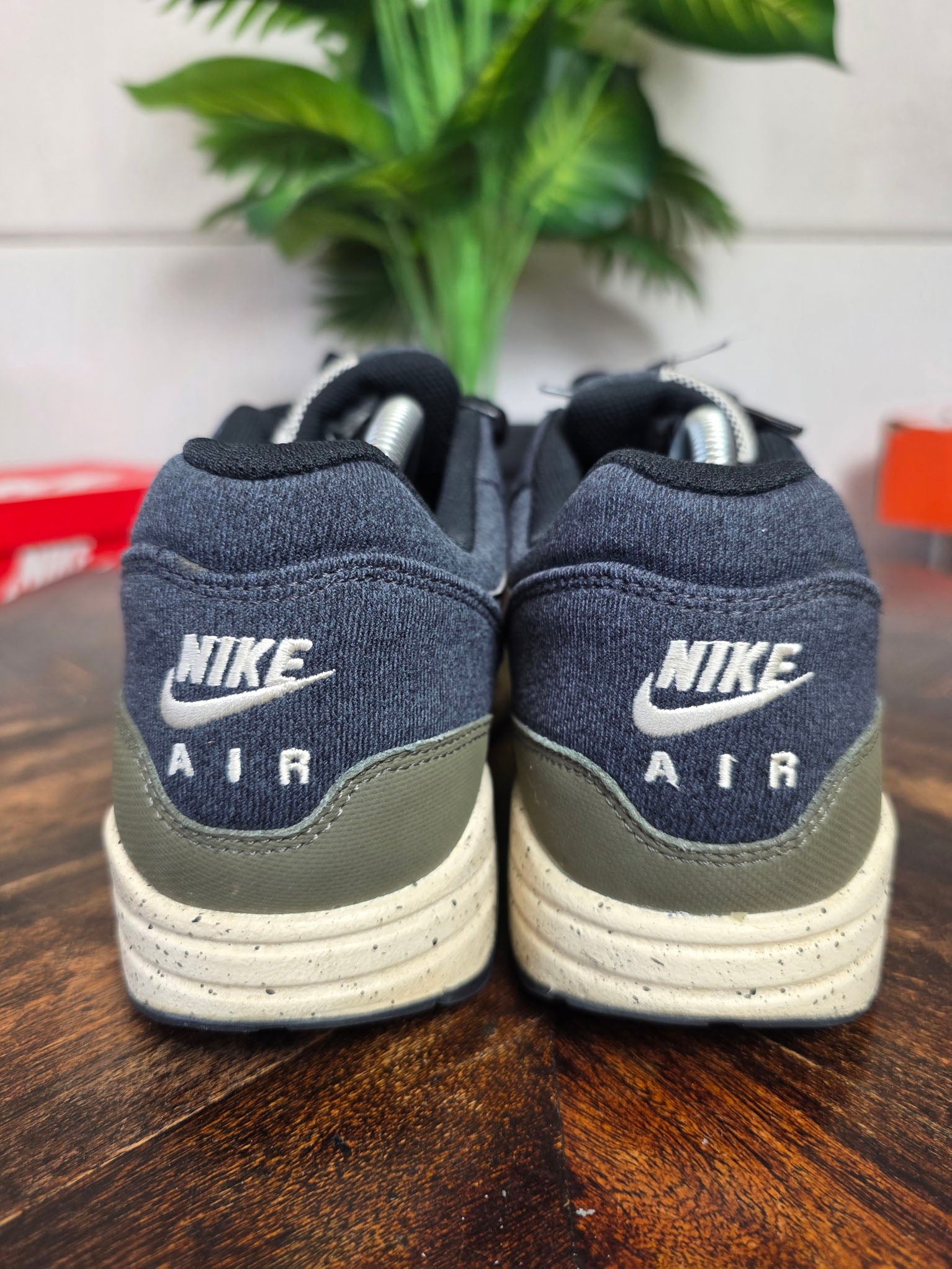 Nike Air Max 1 Medium Olive maat 42,5
