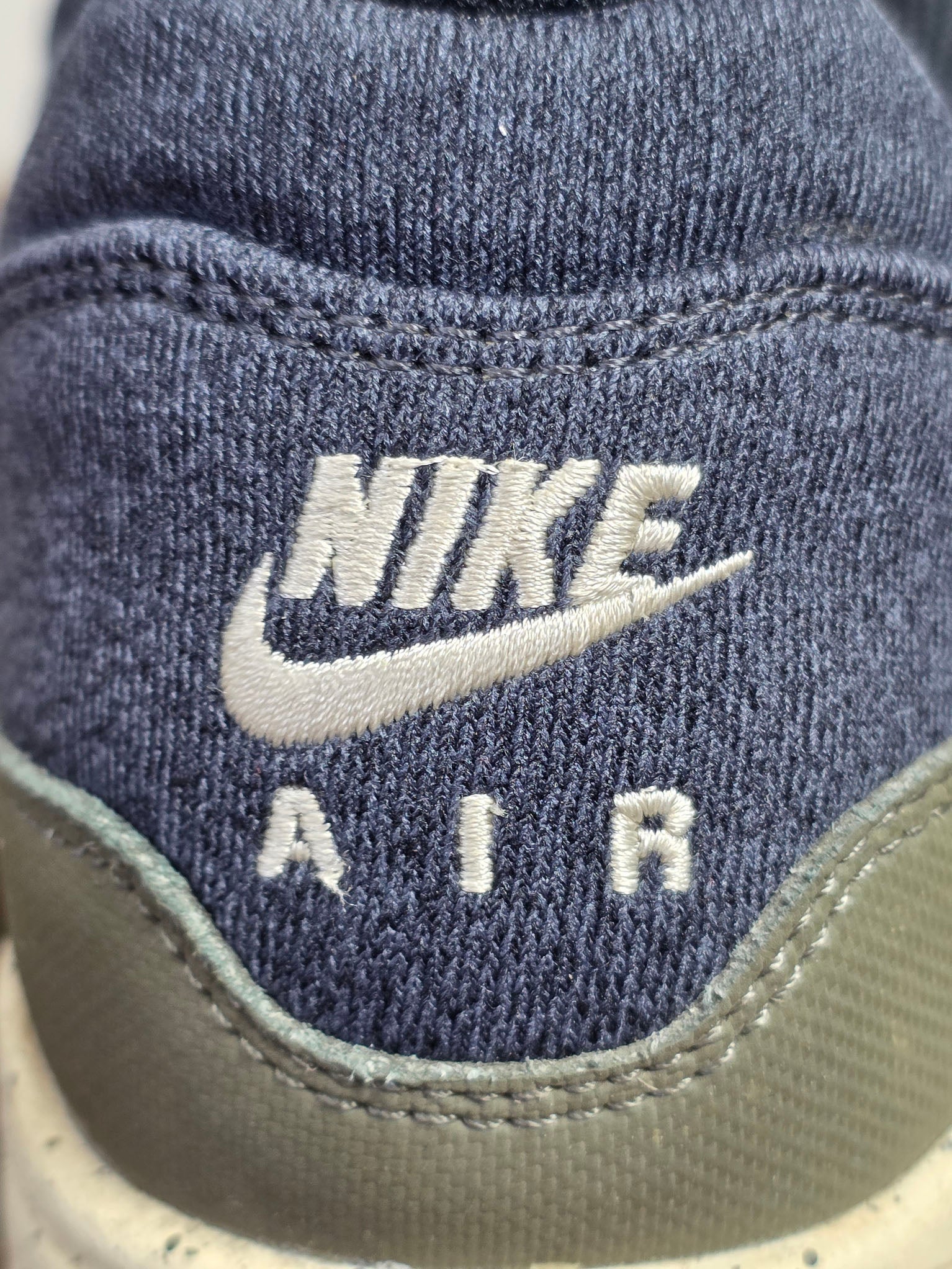 Nike Air Max 1 Medium Olive maat 42,5