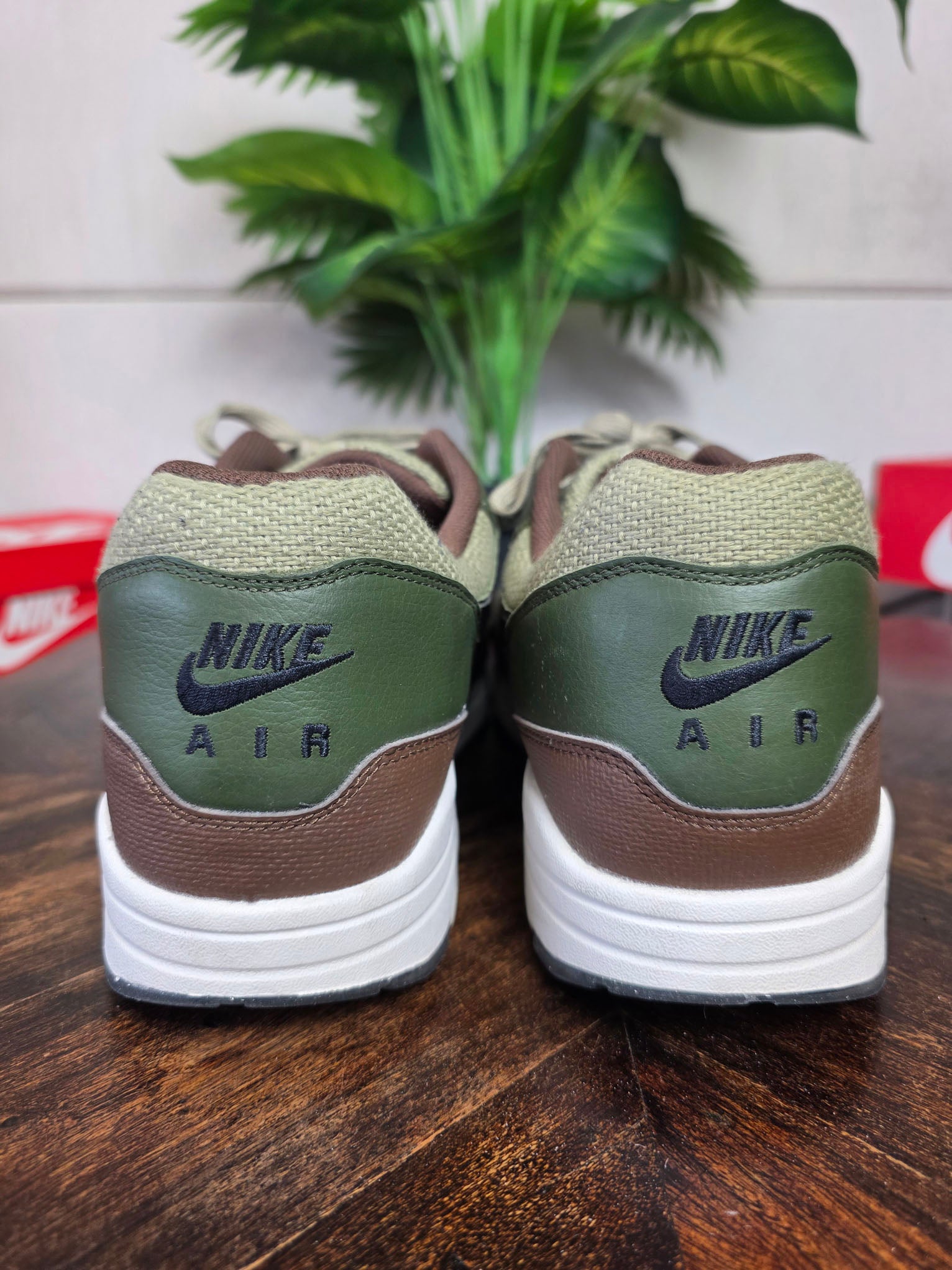 Nike Air Max 1 Essential Premium "Neutral Olive Cacao Wow" maat 51,5