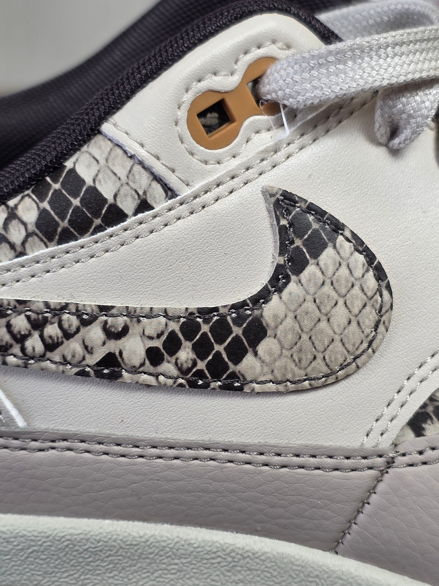 Nike Air Max 1 '87 Snakeskin maat 43