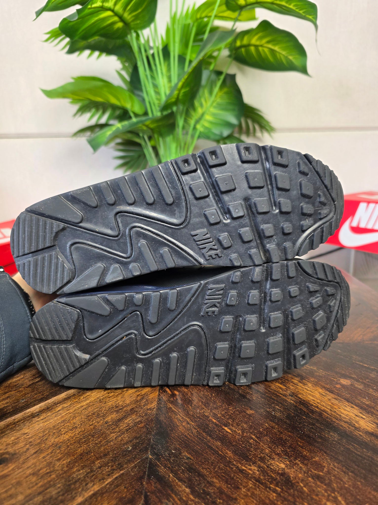 Nike Air Max 90 Drift Anthracite Obsidian maat 42,5