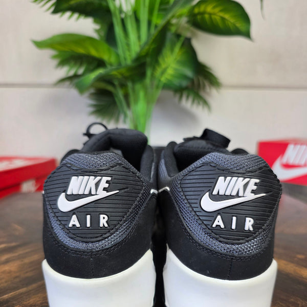 Nike Air Max 90 Essential Black White maat 46