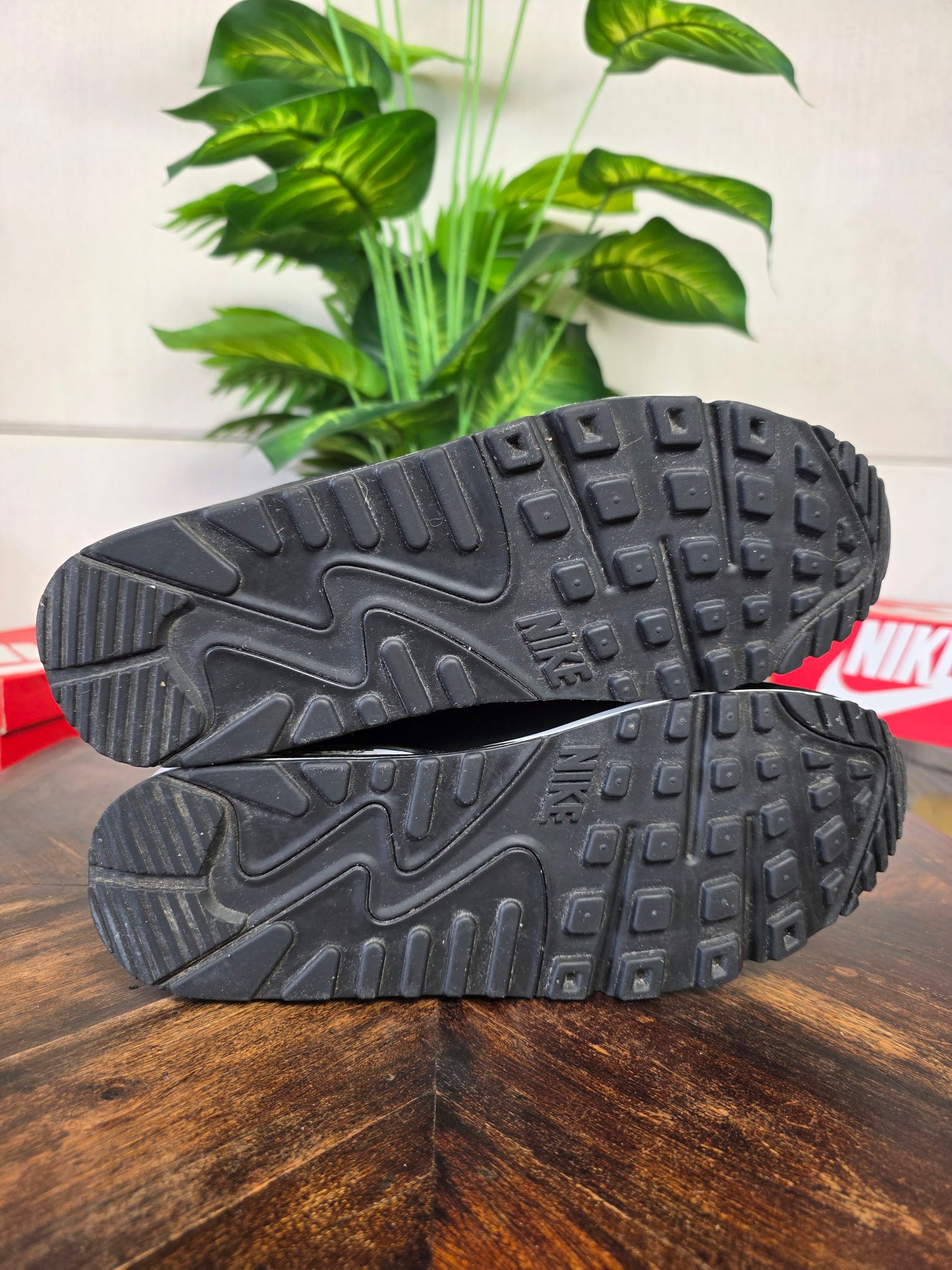 Nike Air Max 90 Essential Black White maat 46