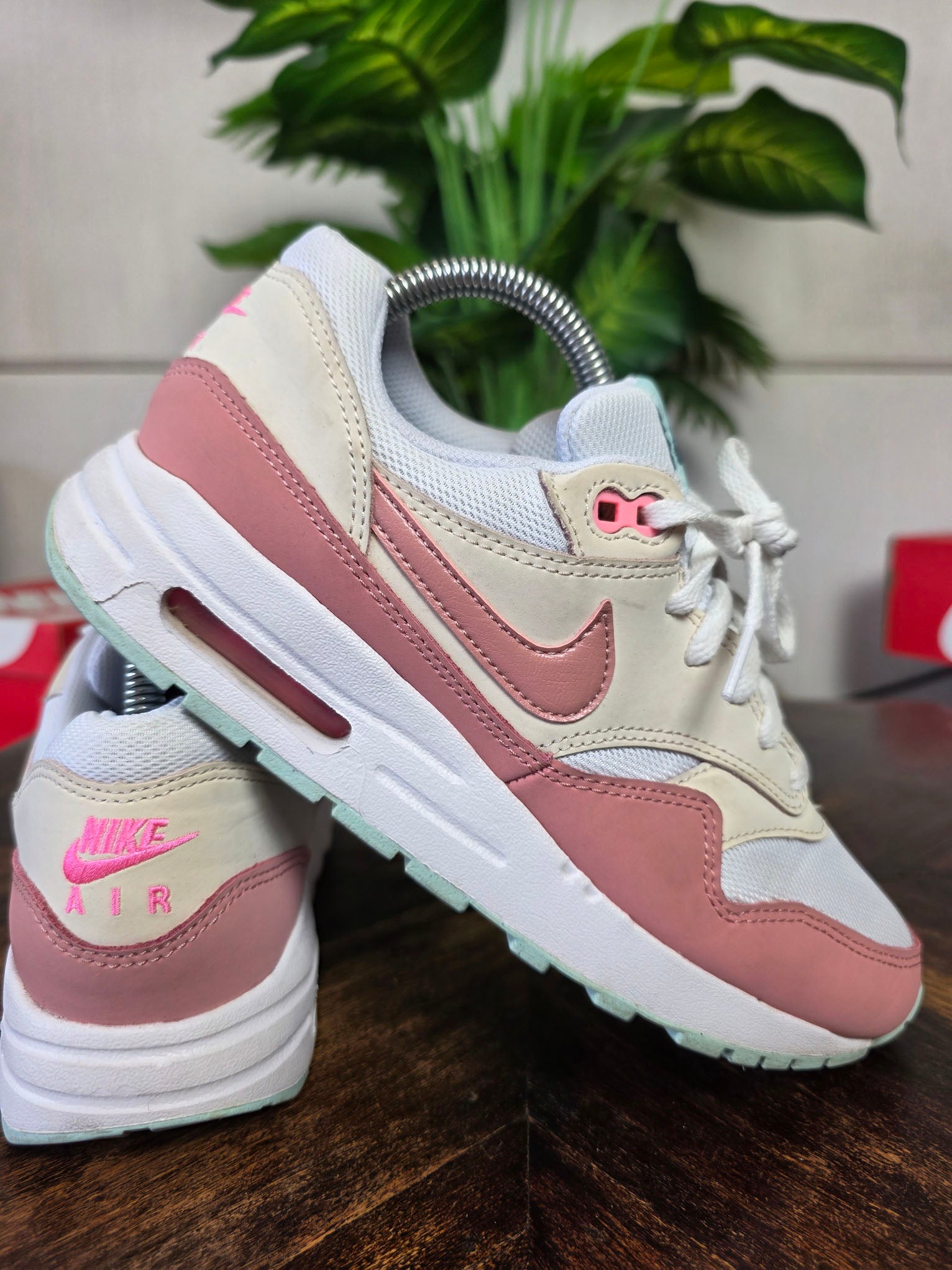 NIke Air Max 1 GS Red Stardust Guava Ice maat 39