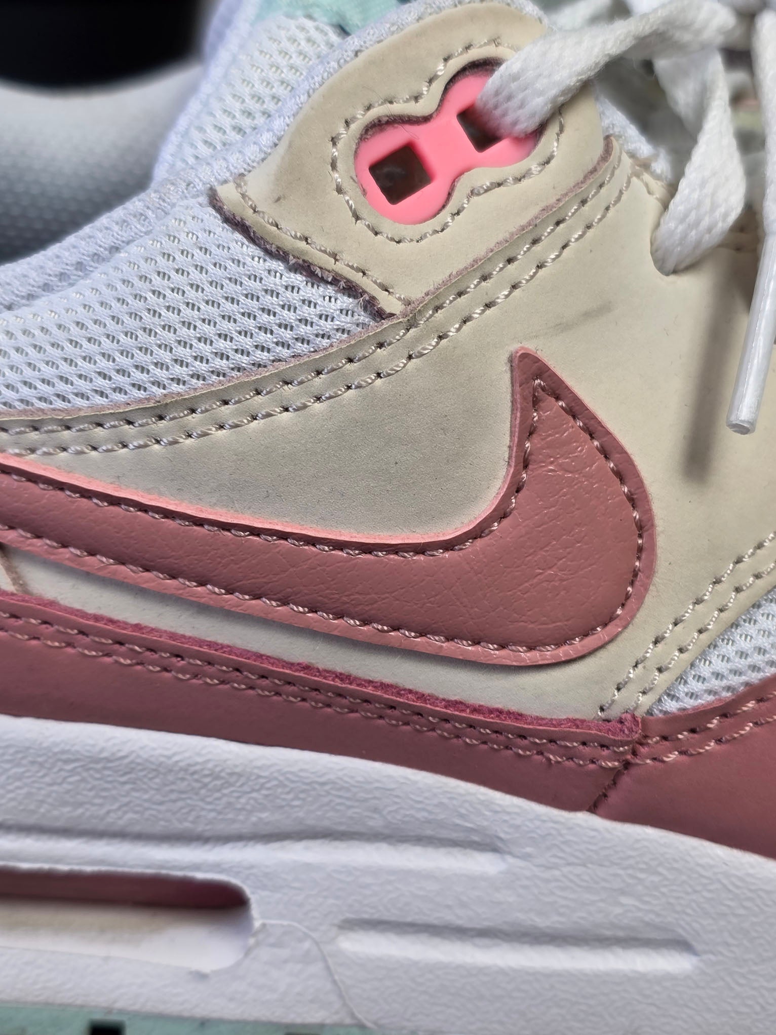 NIke Air Max 1 GS Red Stardust Guava Ice maat 39