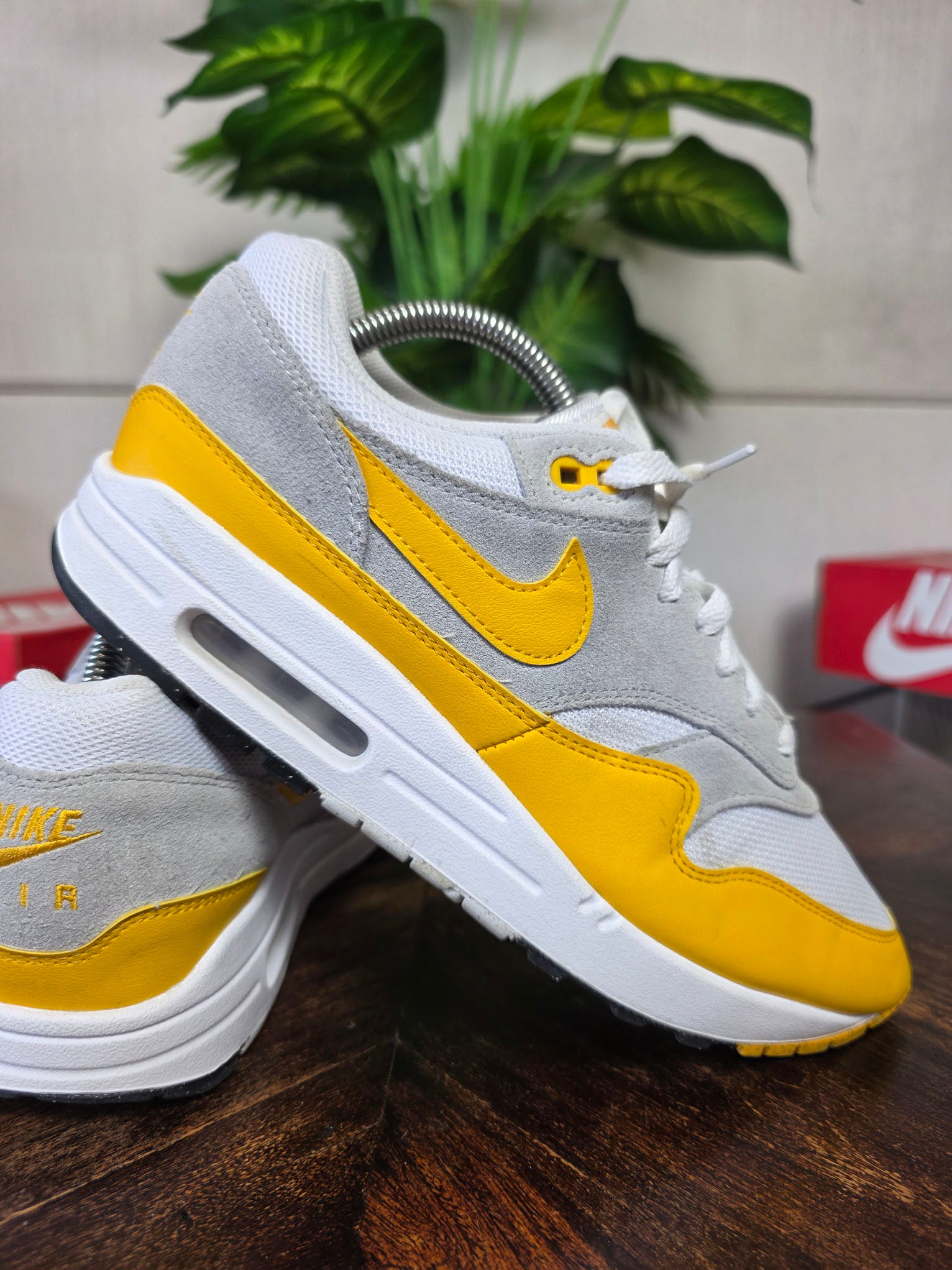 Nike Air Max 1 Essential University Gold maat 42