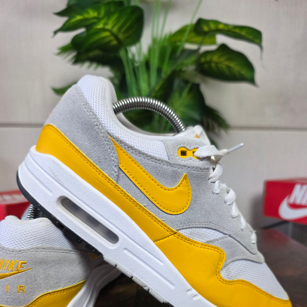 Nike Air Max 1 Essential University Gold maat 42