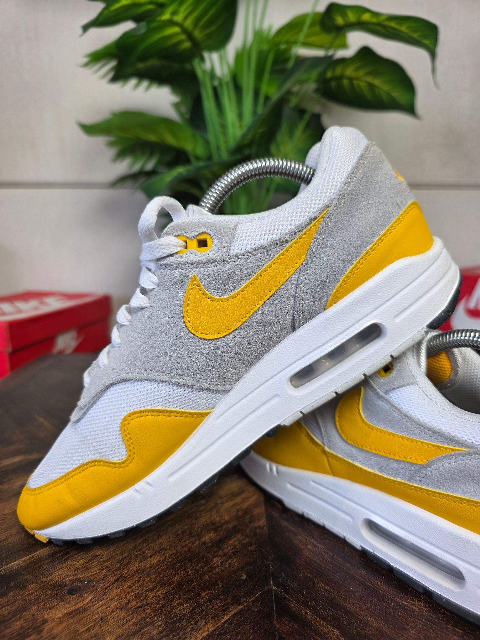 Nike Air Max 1 Essential University Gold maat 42