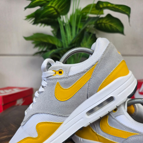 Nike Air Max 1 Essential University Gold maat 42