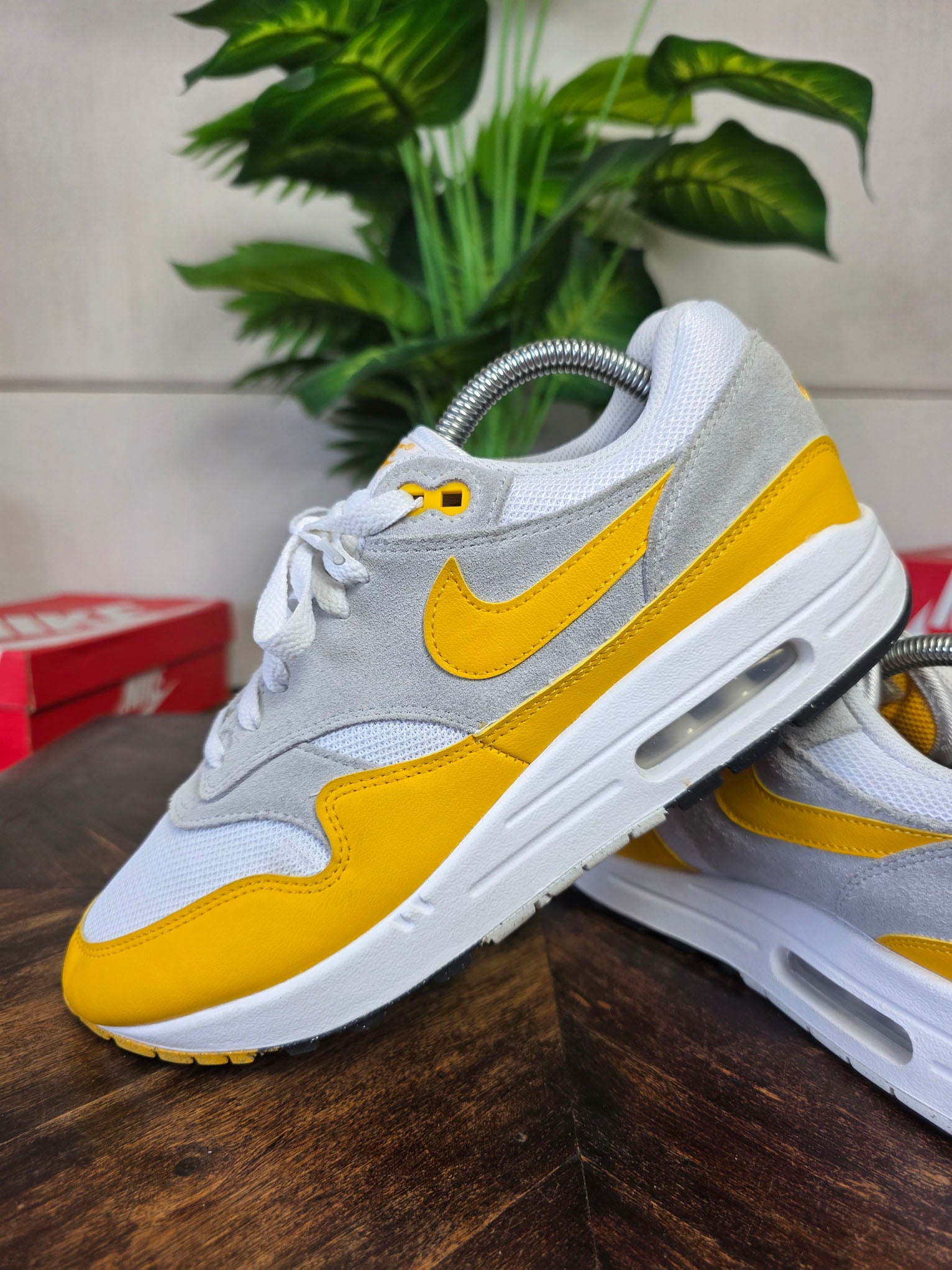 Nike Air Max 1 Essential University Gold maat 42