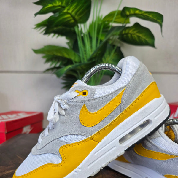 Nike Air Max 1 Essential University Gold maat 42