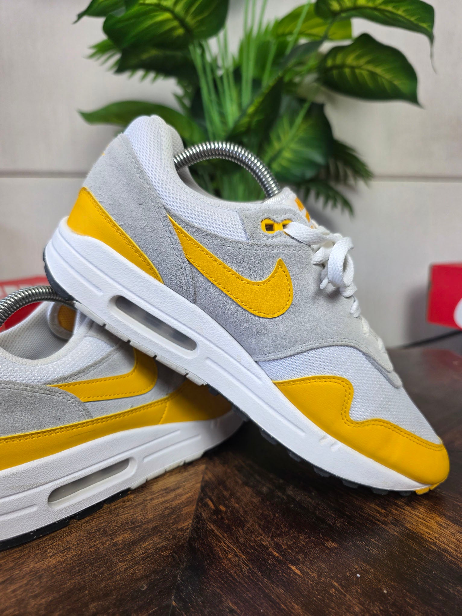 Nike Air Max 1 Essential University Gold maat 42