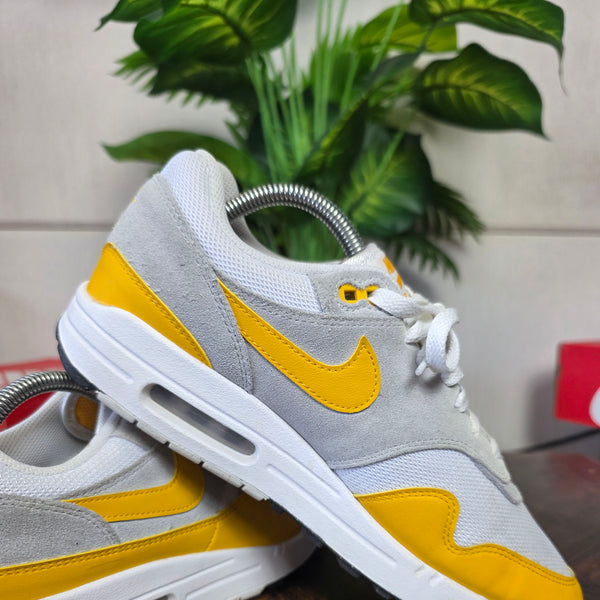 Nike Air Max 1 Essential University Gold maat 42