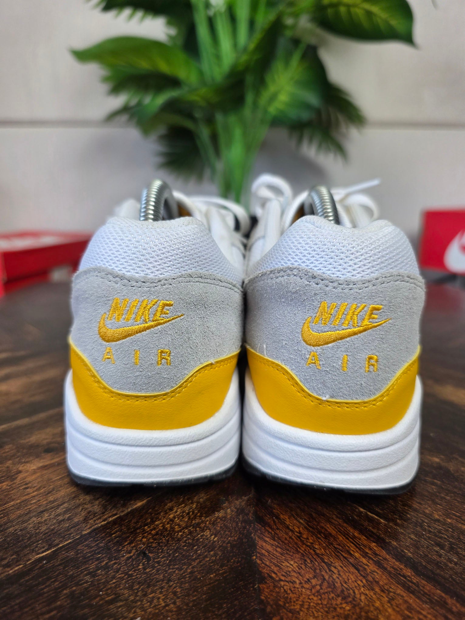 Nike Air Max 1 Essential University Gold maat 42