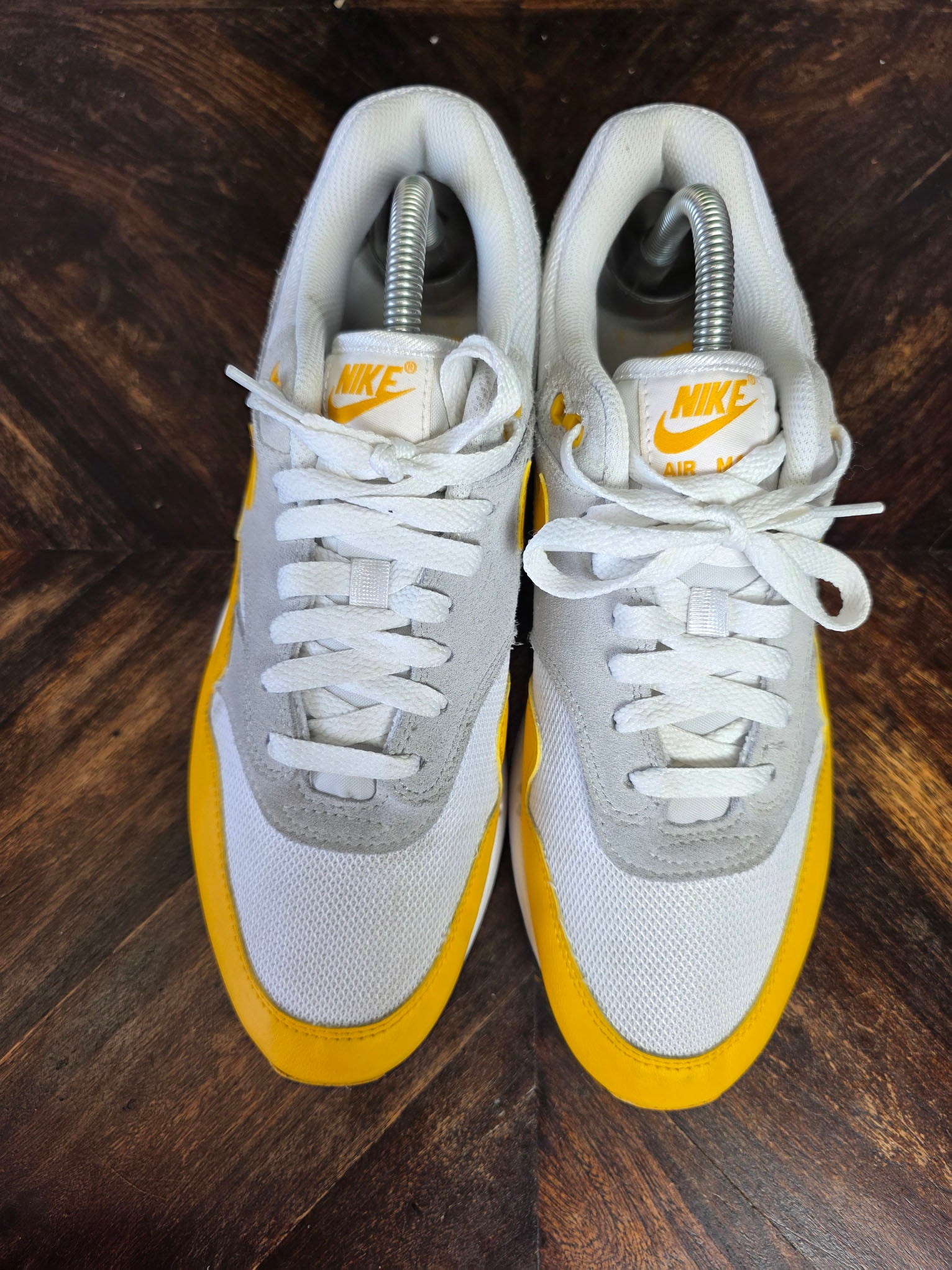 Nike Air Max 1 Essential University Gold maat 42