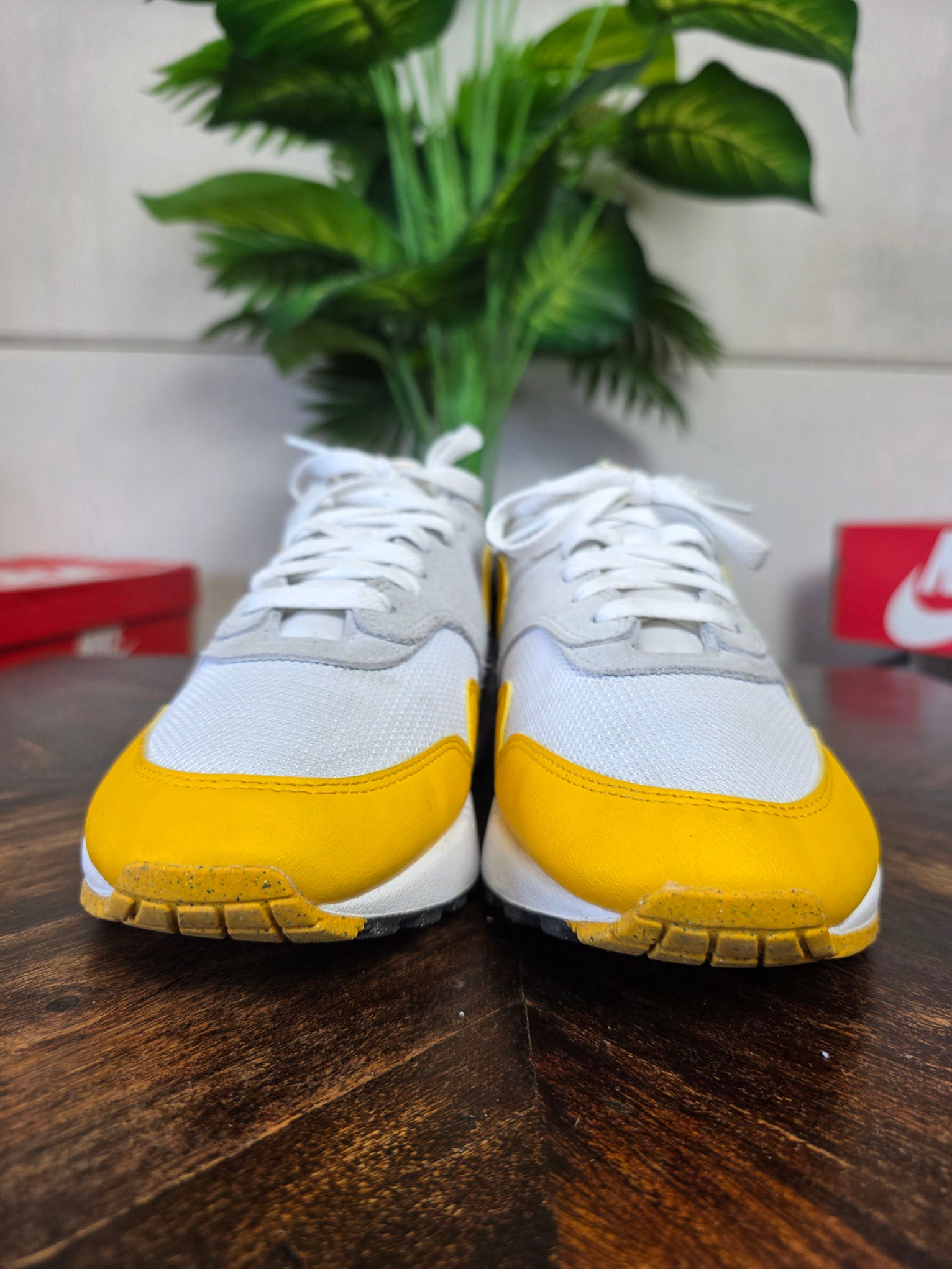 Nike Air Max 1 Essential University Gold maat 42