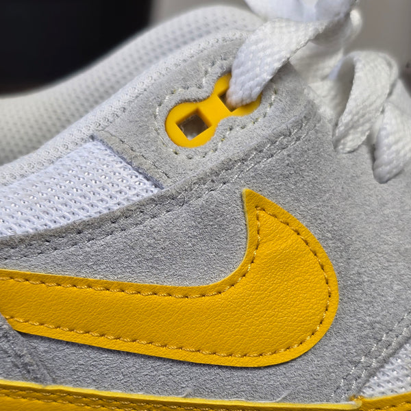 Nike Air Max 1 Essential University Gold maat 42
