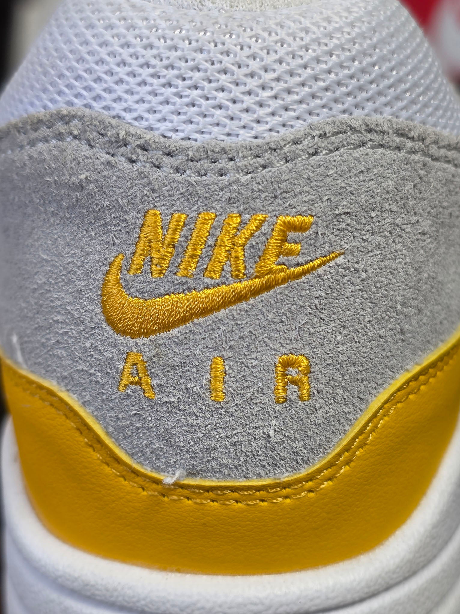 Nike Air Max 1 Essential University Gold maat 42