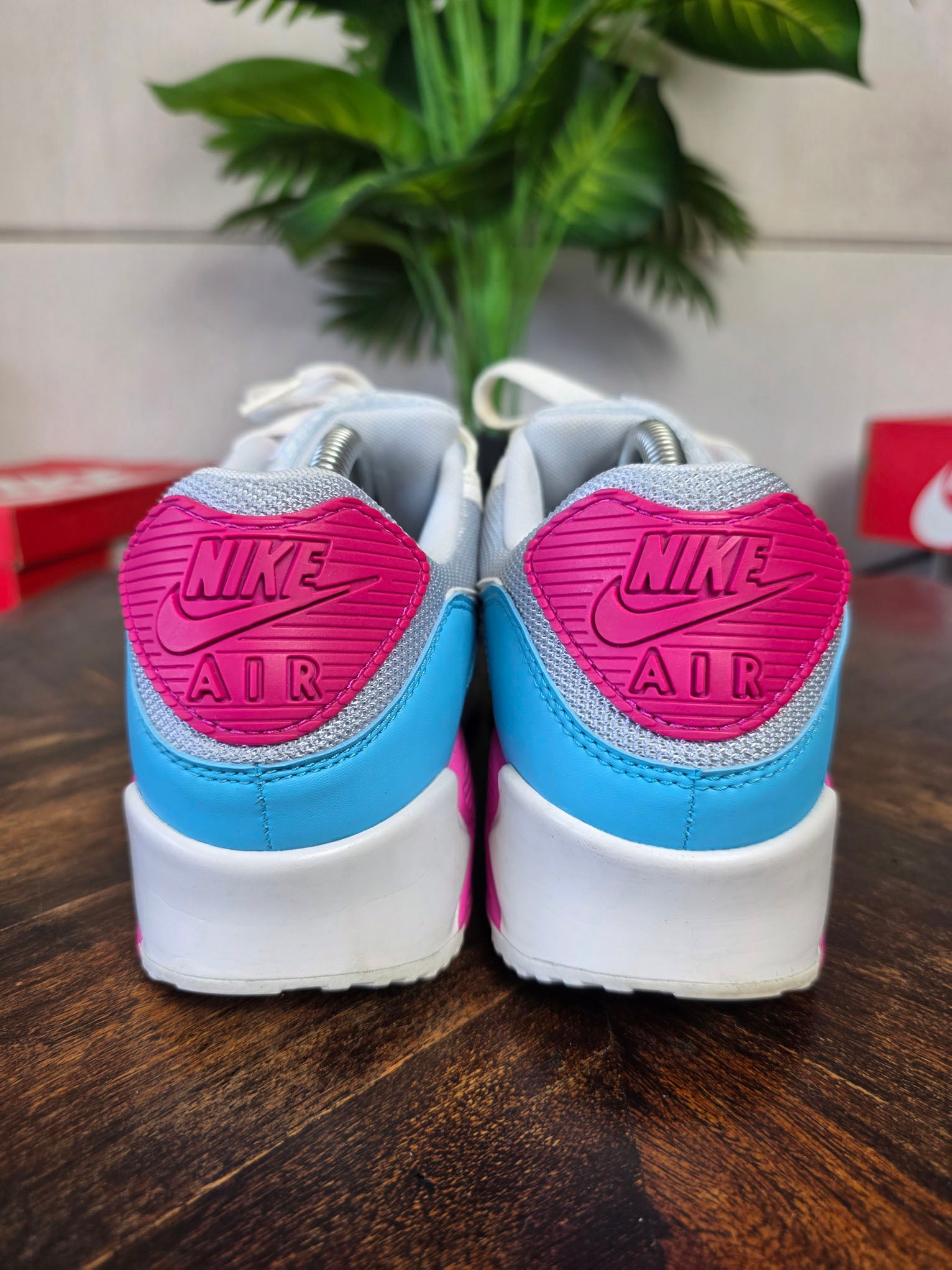 Nike Air Max 90 Vivid Pink maat 42,5