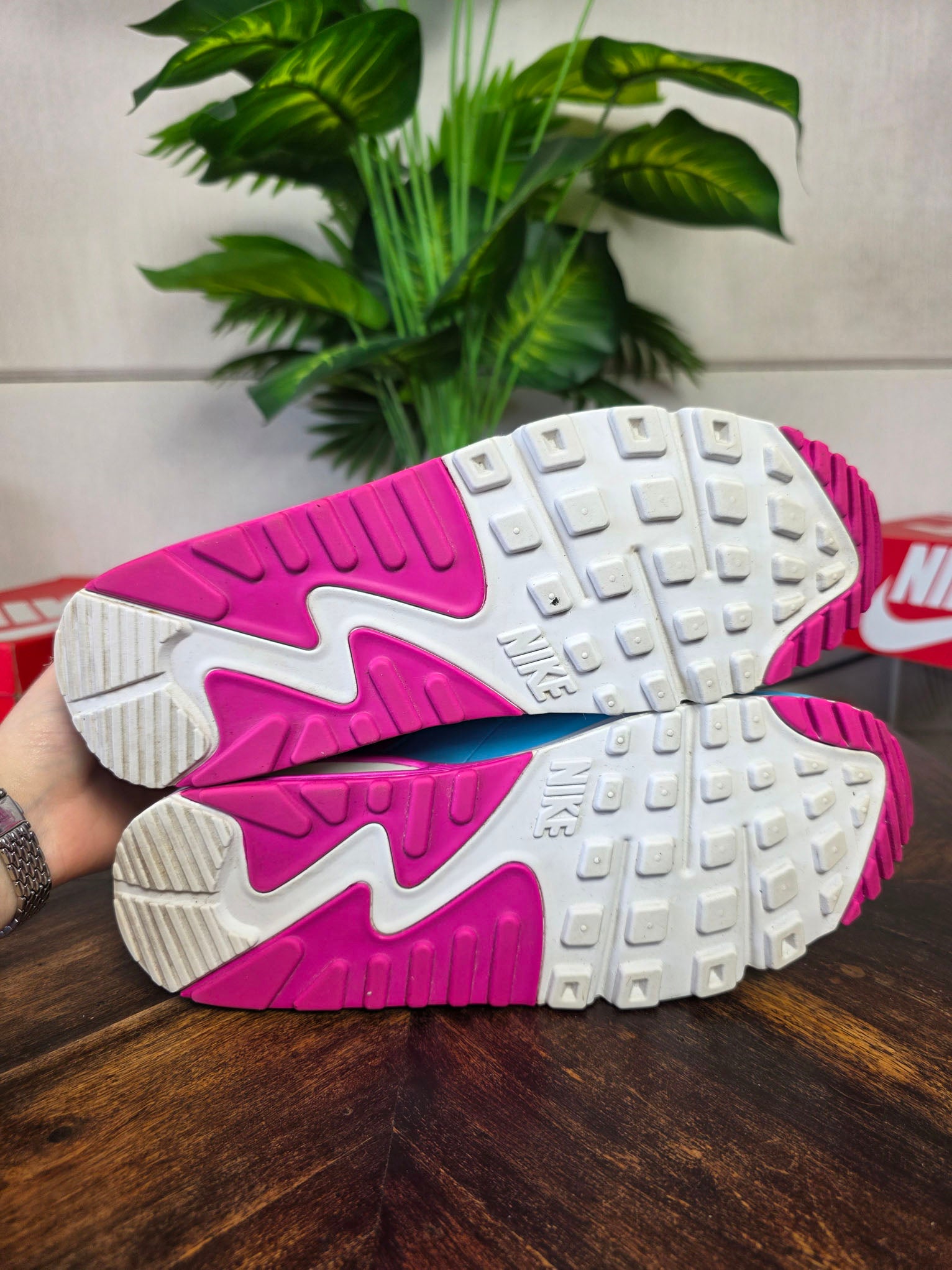 Nike Air Max 90 Vivid Pink maat 42,5