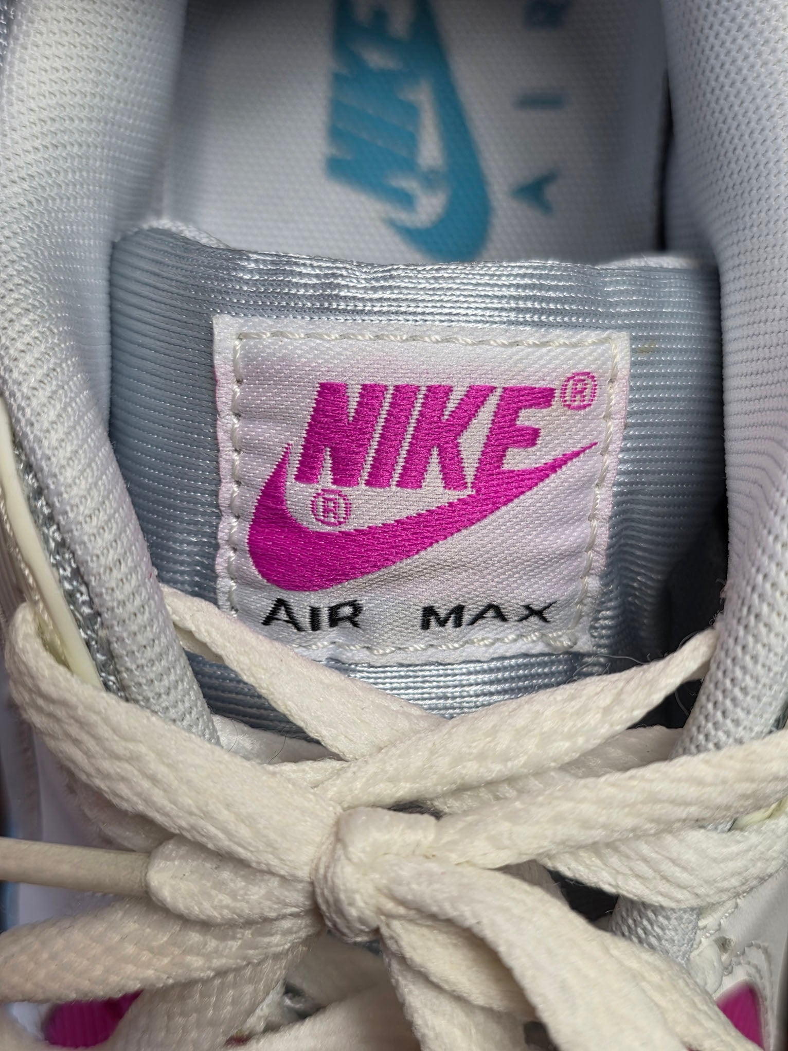 Nike Air Max 90 Vivid Pink maat 42,5