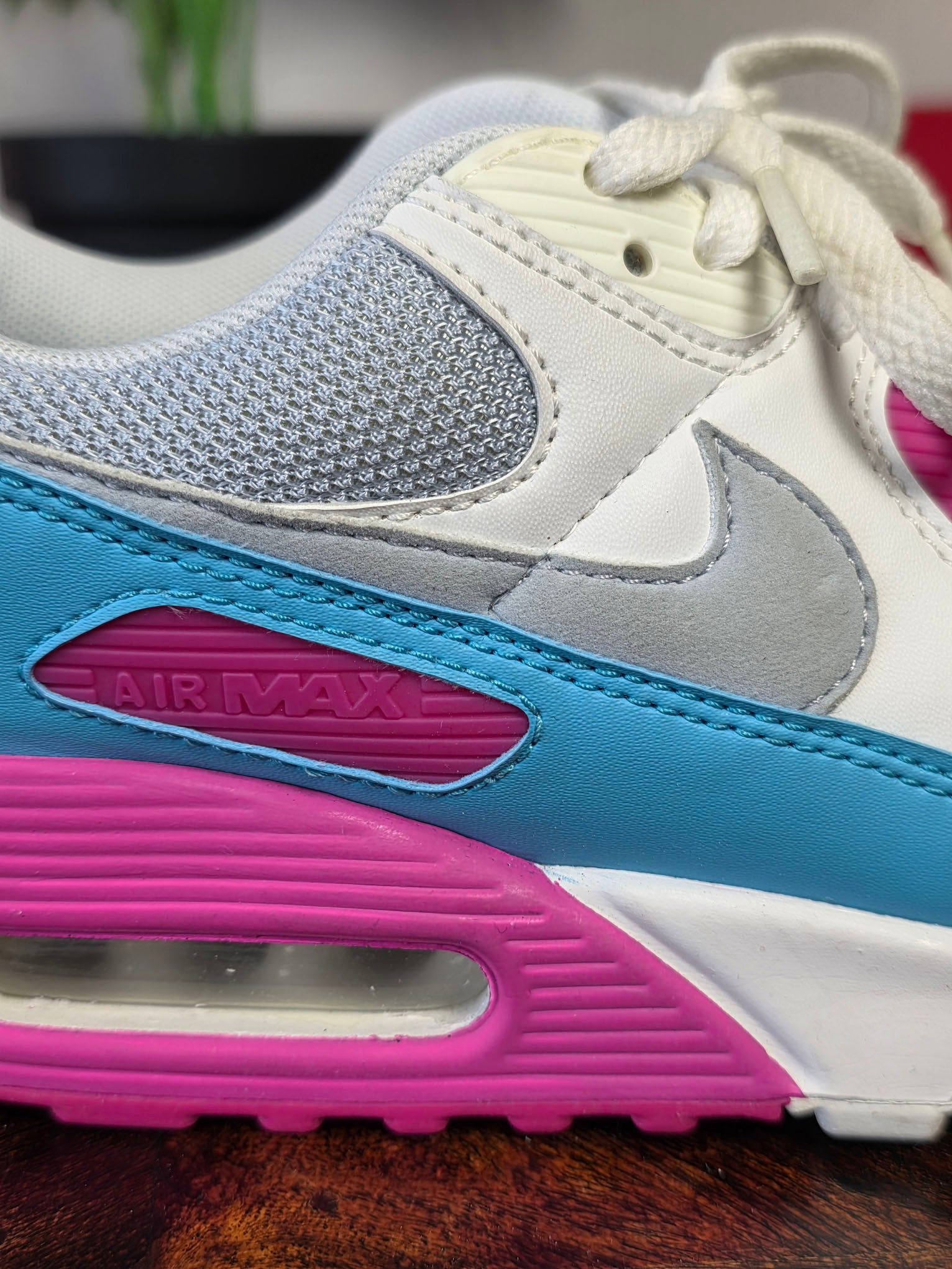 Nike Air Max 90 Vivid Pink maat 42,5