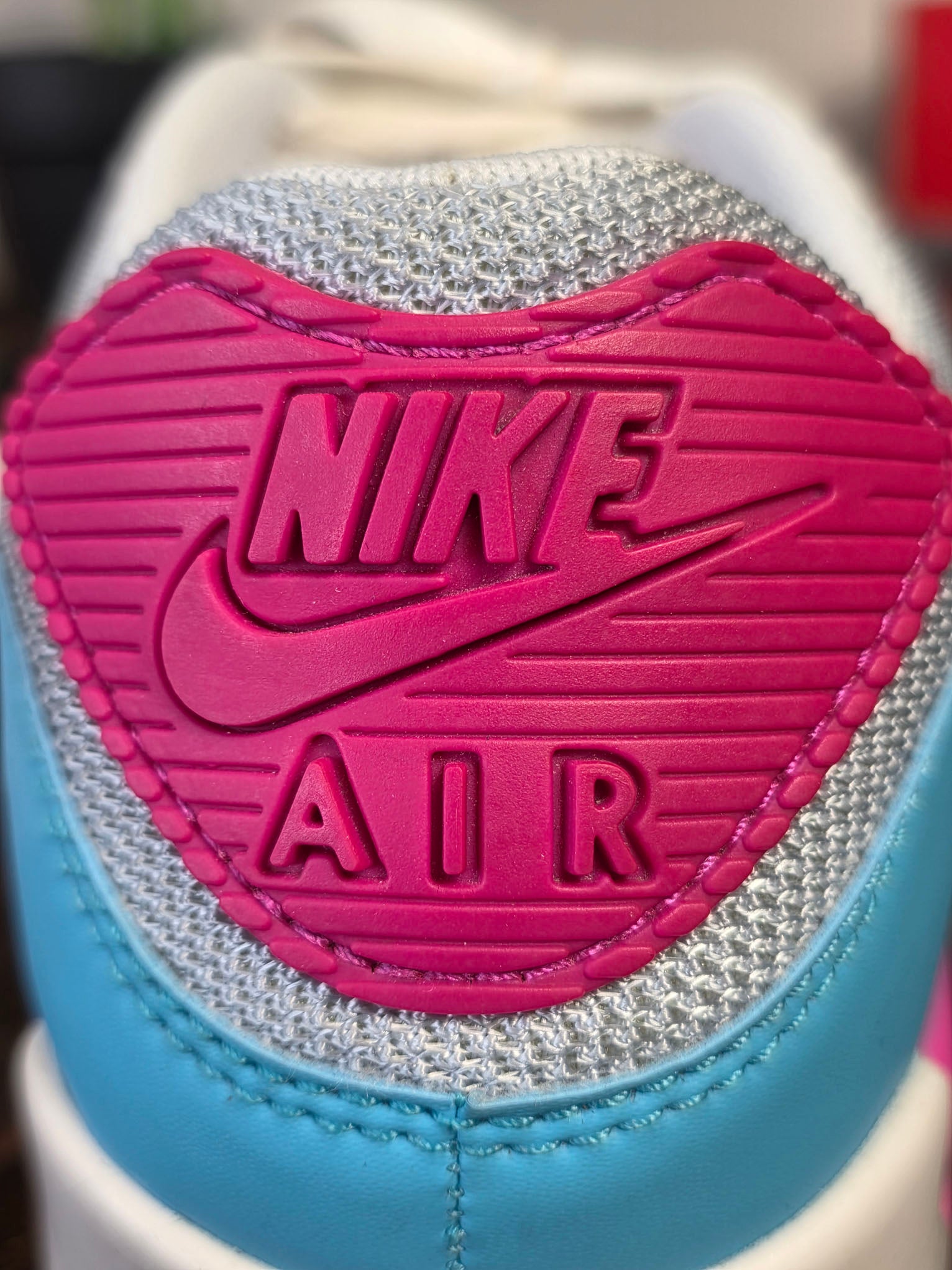 Nike Air Max 90 Vivid Pink maat 42,5
