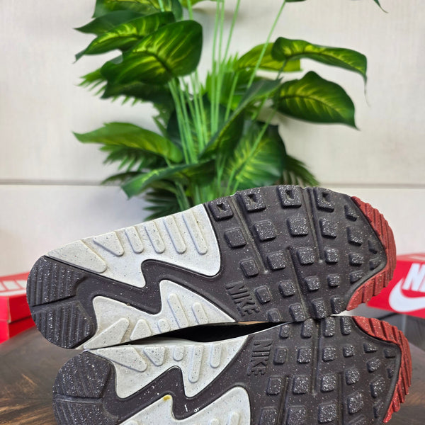 Nike Air Max 90 SE Social FC maat 41