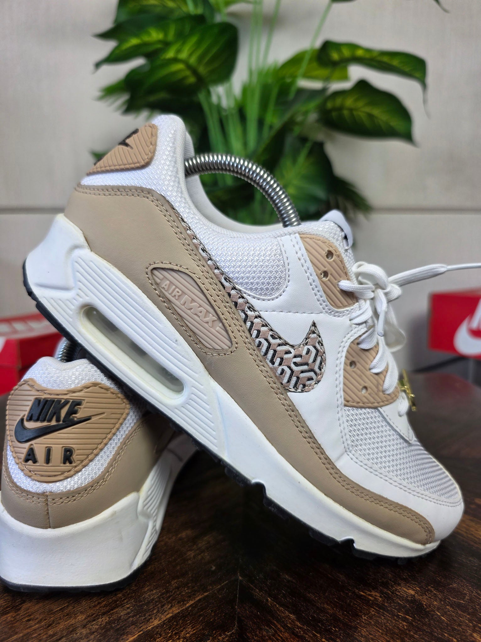 Nike Air Max 90 'United in Victory' maat 42